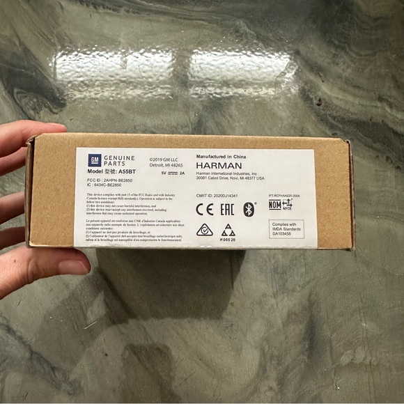 Cadillac GM Bluetooth Headphones - Picture 4 of 6